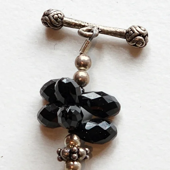 NWT Black Beaded Flowerettes & Silver Tone Toggle Clasp Bracelet, 8" - Picture 2 of 5